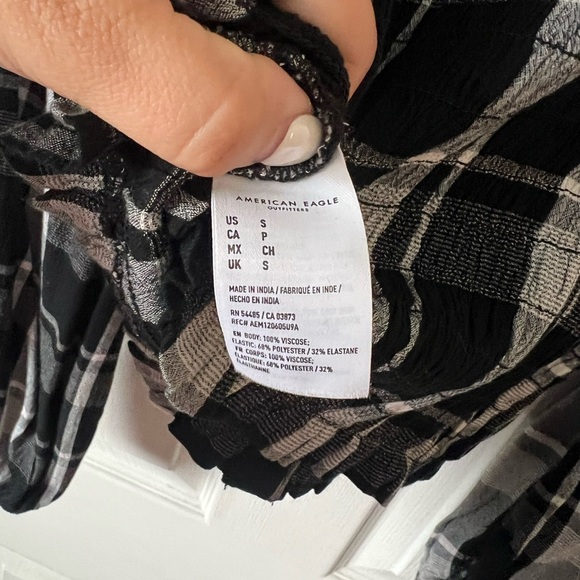 American Eagle Women’s Plaid Black and White Top - Picture 4 of 4
